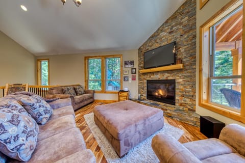 Mountain House on Lige Lane House in Clackamas County