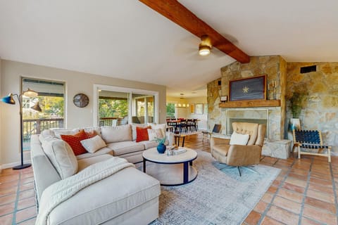 Peaceful Retreat on Quiet Cove on Lake Travis House in Lakeway