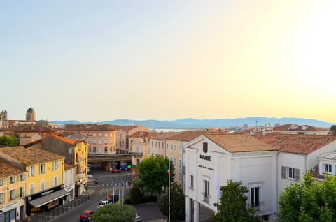 City view, Sea view, Street view