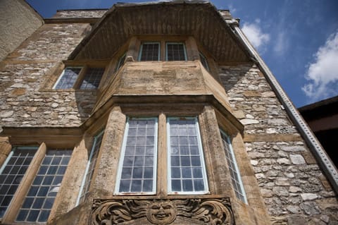 Sundial House - Beachfront, Sea Views & Free Parking Permit House in Lyme Regis