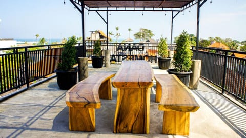 Communal lounge/ TV room, Sea view