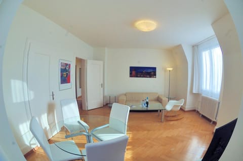 Spacious 2-bedroom near lake - Stardust 32 Apartment in Zurich City