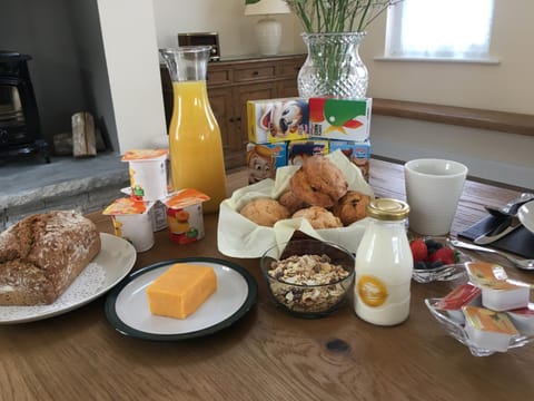 Conway's Cottage with Sea View Nestling by Cliffs-of-Moher Bed and Breakfast in County Clare