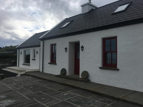 Conway's Cottage with Sea View Nestling by Cliffs-of-Moher Bed and Breakfast in County Clare