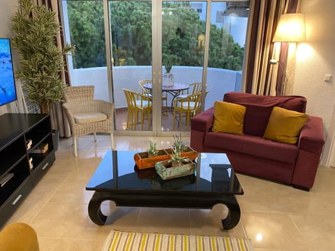 Communal lounge/ TV room, TV and multimedia, Seating area