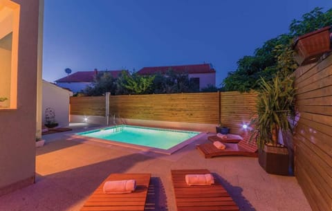 Swimming pool, Location, children, Family