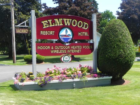 Elmwood Resort Hotel Aparthotel in Wells