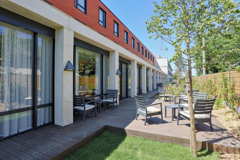 Hampton By Hilton Toulouse Airport Hotel in Toulouse