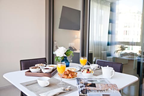 Dining area, Buffet breakfast