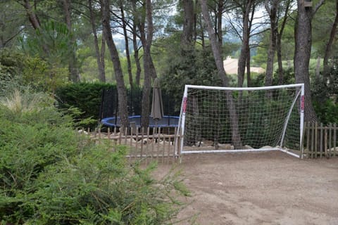 Villa dans pinède du Luberon Villa in Cavaillon