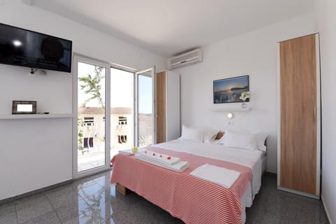 Makarska sea view rooms Bed and Breakfast in Makarska