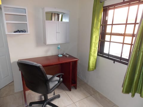 Stewart Apt- Trincity, Airport, Washer, Dryer, Office, Cable , WiFi Copropriété in Trinidad and Tobago
