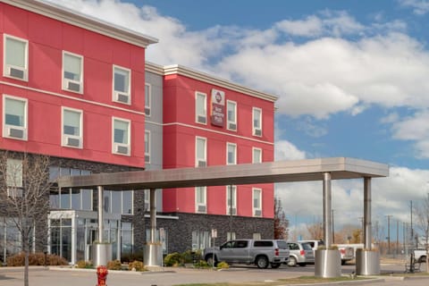 Best Western Plus Airport Inn & Suites Hotel in Saskatoon