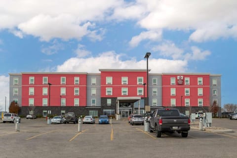 Best Western Plus Airport Inn & Suites Hotel in Saskatoon