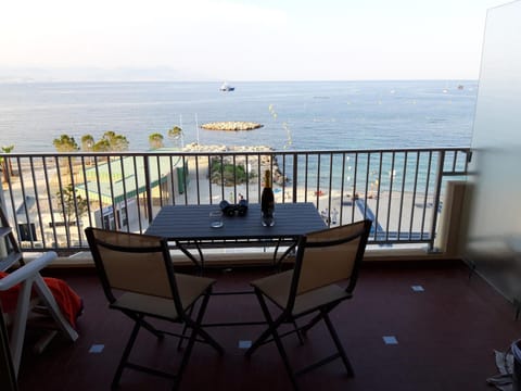 Antibes: A nest perched on the sea! Condo in Antibes