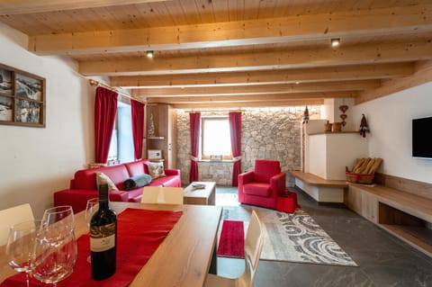 Day, Living room, Seating area