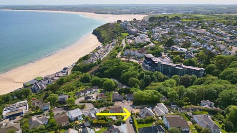 Property building, Beach, Location