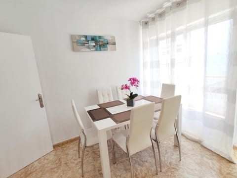 Beautiful flat with sea view and sound of the surf Apartamento in Santa Pola