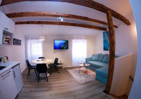 TV and multimedia, Living room, Photo of the whole room, Seating area, Dining area