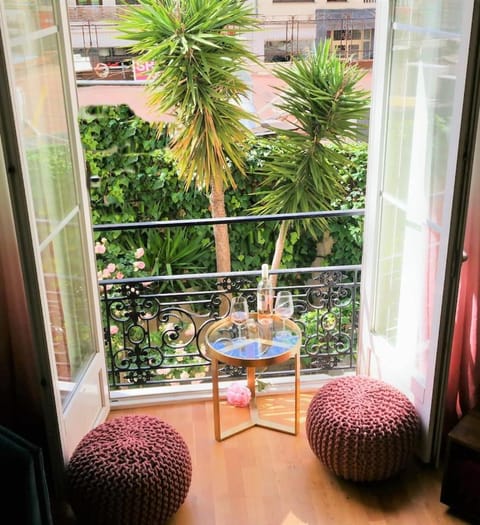 Living room, Garden view