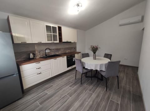 Coffee/tea facilities, Kitchen or kitchenette, Dining area, pet friendly, stove