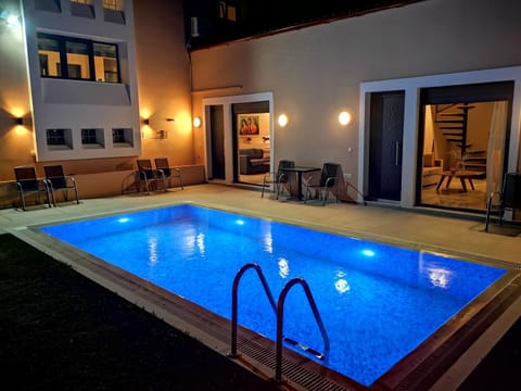 Spring, Night, Winter, Summer, Balcony/Terrace, Decorative detail, Autumn, Swimming pool