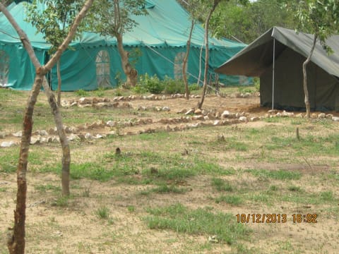 Naumba Camp and Campsite Camping /
Complejo de autocaravanas in Zimbabwe