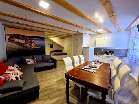 Old Piran Pianino Beachfront Apartment in Piran