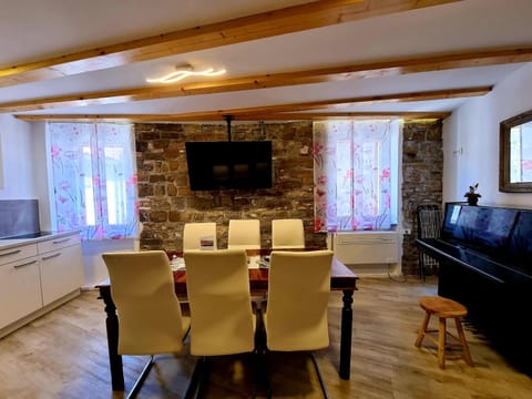 Living room, Seating area, Dining area