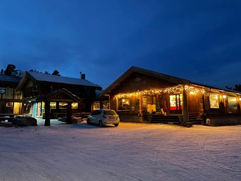 Property building, Winter, Parking