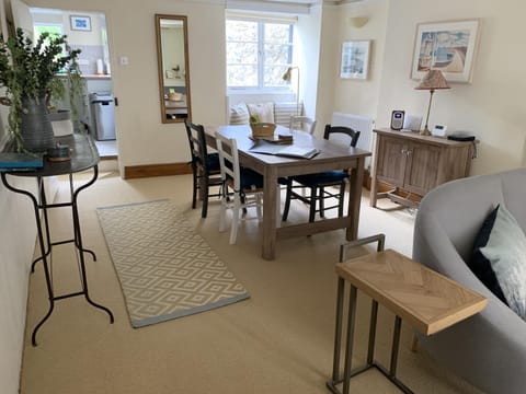 Lavender Cottage - Free parking permit & 250m level walk to the beach Haus in Lyme Regis