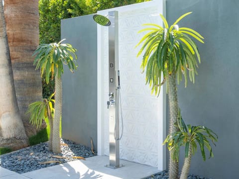 West Elm House 2019: The Seven-Eighty House in Palm Springs