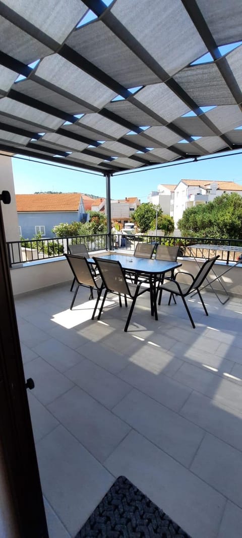 Beach apartment KATE - Wake up to the sea, terrace, garden & parking, Murter - Dalmatia Apartment in Murter