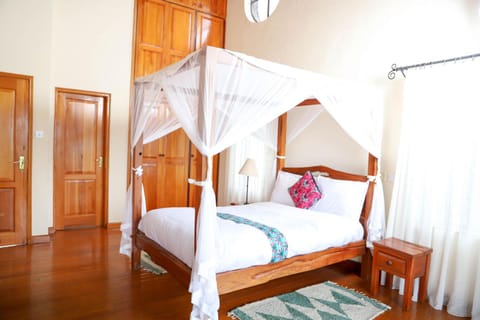 Balcony/Terrace, Photo of the whole room, Decorative detail, Mountain view