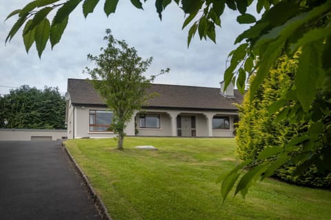 Property building, Neighbourhood, Natural landscape, On site