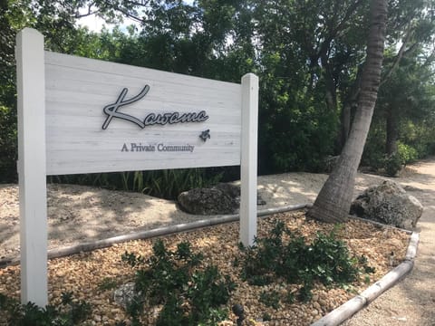 LICENSED MGR - BRAND NEW LUXURIOUS OCEANFRONT CONDO! STUNNING VIEWS! BEACH RESORT! 2 KING Beds! Condo in Key Largo