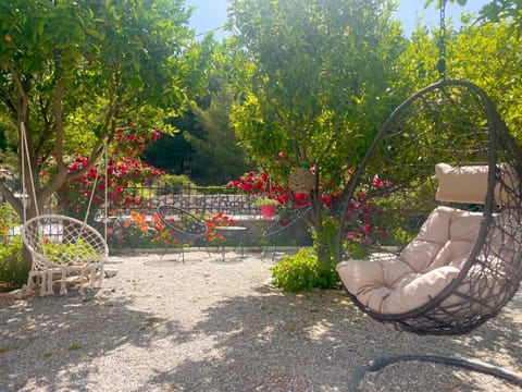 Day, Garden, Living room, Seating area, Garden view