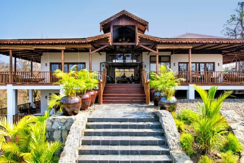Lakeview Lodge Ngapali Alojamiento y desayuno in India
