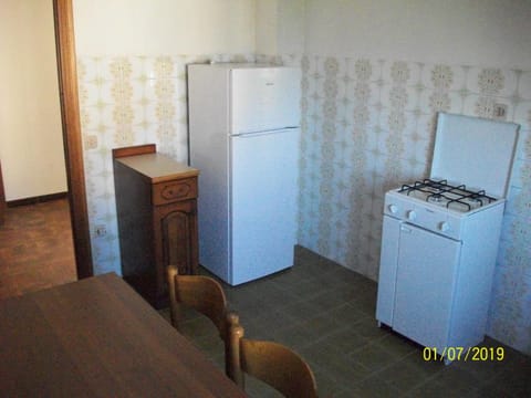 Kitchen or kitchenette, Dining area, Communal kitchen