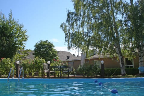 Property building, Day, Swimming pool