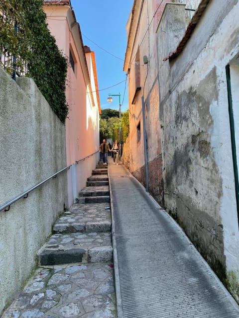 Facade/entrance, Neighbourhood