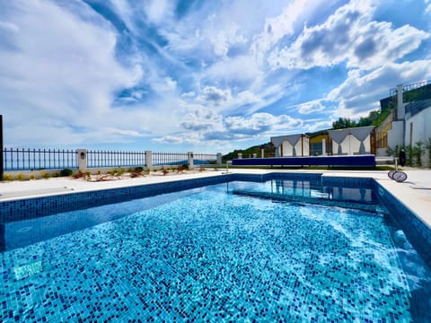 Sea view, Swimming pool, sunbed