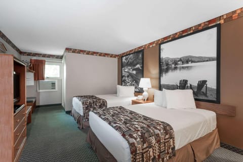 Super 8 by Wyndham Lake George/Downtown Hotel in Queensbury
