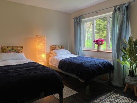 Bedroom, Mountain view