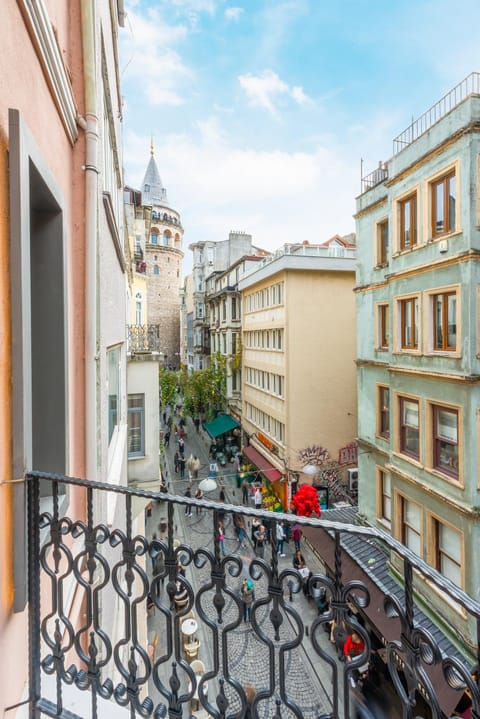 Neighbourhood, Balcony/Terrace, City view, Landmark view, Street view