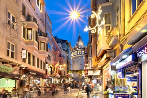 Nearby landmark, Night, People, City view, Location