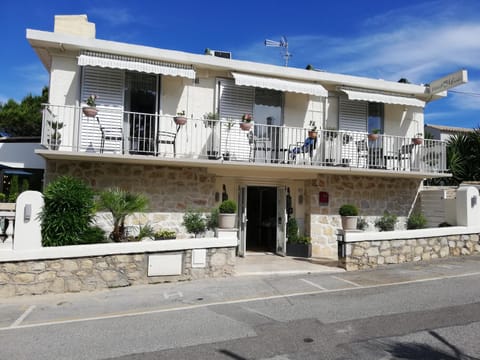 Hotel Miramar- Cap d'Antibes - La Garoupe plage Hôtel in Antibes