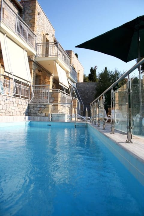 8 Furnished Apartments in Stoupa for Rent. Eigentumswohnung in Stoupa