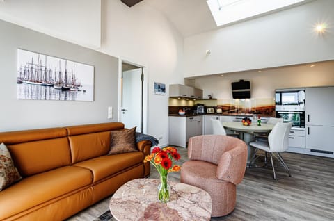 Living room, Photo of the whole room, Decorative detail, Seating area