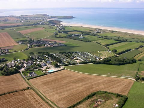 Bird's eye view, Area and facilities